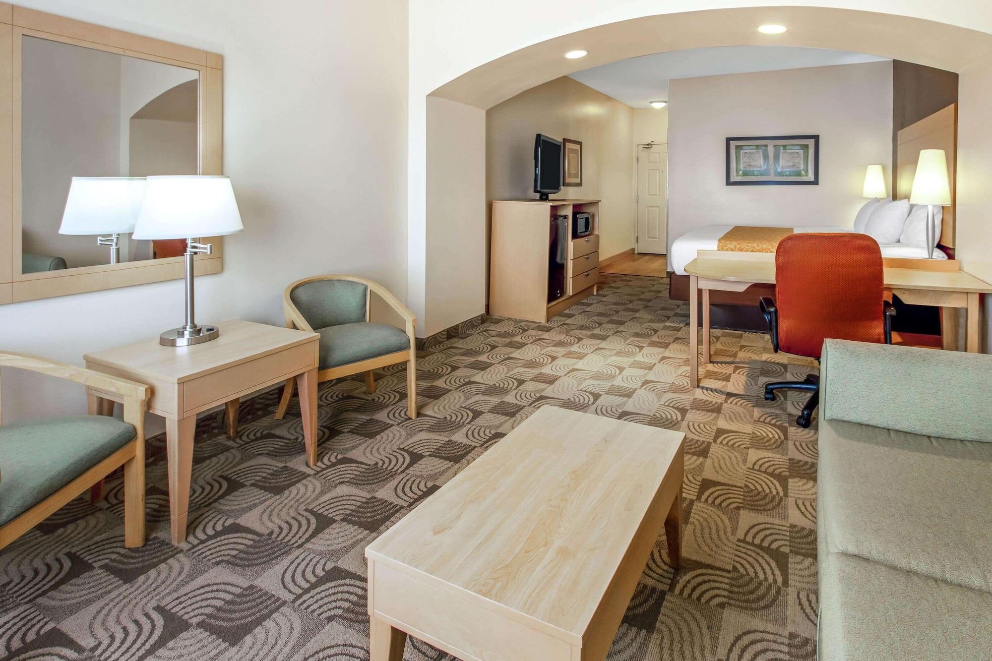 La Quinta By Wyndham Hotel